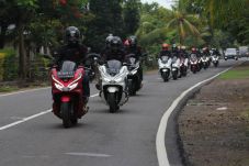 Honda PCX Jelajahi Tempat-Tempat...