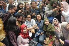 Menlu Retno Ajak Mahasiswa...