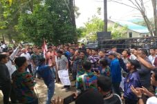 Tuntut Legalitas Pengurus,...