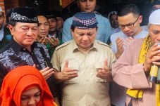 Prabowo Subianto Kunjungi...