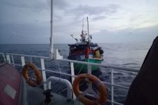 Curi Ikan di Kepri,...
