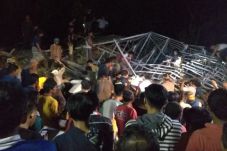 Tanah Longsor Terjang...