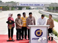 Jalan Tol Solo-Ngawi...