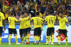 Lewat Mata-mata, Timnas...