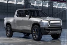 R1T Pickup Listrik Bertenaga...