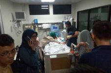 Ayah Zumi Zola Dimakamkan...