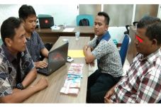 Peras Warga, Lurah di...