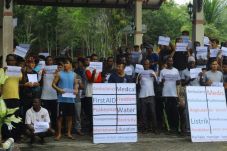 Ratusan Imigran Unjuk...