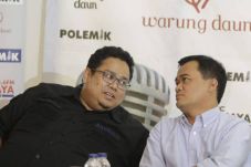 Pemilih Pemula Memegang...