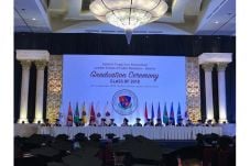 Wisuda 955 Mahasiswa,...