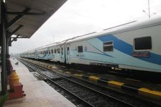 Kereta Api Kelilingi...