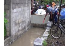 Terseret Arus Deras...