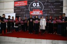 Rieke: Jokowi Teken...