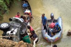 Mobil Travel Masuk Jurang...
