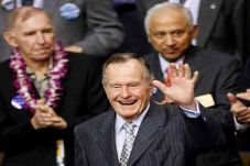 Bush Sr Dikenang Warga...