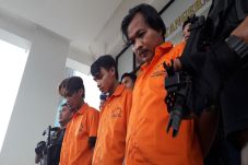 Tiga Perampok Driver...