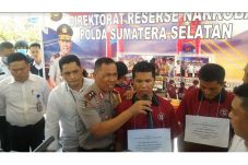 Jadi Bandar Narkoba,...