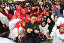 Jokowi dan Rini Berdialog...