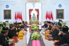 LAM Riau Beri Gelar...