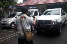 Petugas KPK Datang,...