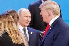 Putin Santai Trump Batalkan...