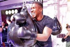 Anthony Joshua Tantang...