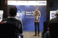 Epson Perkenalkan Robot...