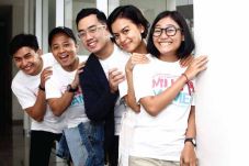 Komedi Romantis yang...