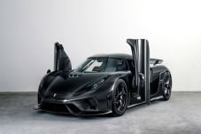 Bebas Guyuran Cat, Koenigsegg...