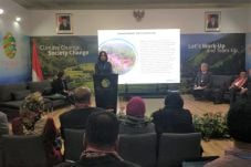 Jaga Hutan Alam Papua,...