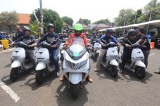 Kendarai Motor Listrik,...