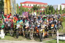Ribuan Riders Motor...