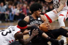 Lewat Lay up Jarrett...