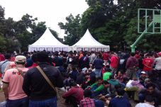 Ratusan Jakmania Antre...