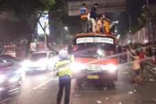 Berbahaya, Polisi Turunkan...