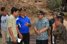 Soekarwo Janji Bangun...