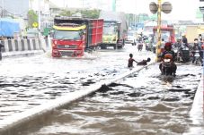 Akibat Banjir, Jalur...