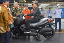 Momen Jokowi Lihat Produksi...