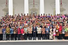 Jokowi Imbau Humas Ikut...