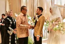 Pesta Pernikahan Hulaefi...