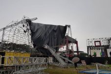 Diterjang Angin Kencang,...