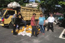 Dua Ton Balok Timah...