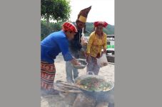 Warga Simalungun Lomba...