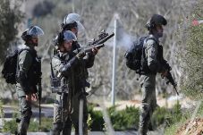 Tentara Israel Serbu...