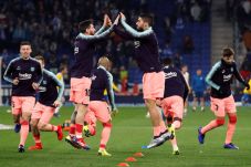 Barca Istirahatkan Suarez,...