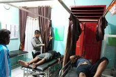 Hantam Tiang Listrik,...