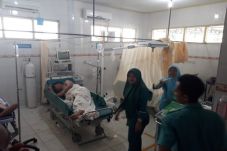Nekat Terobos Banjir...