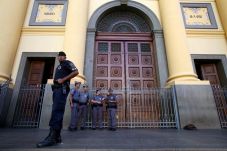 Jemaat Katedral Ditembaki...