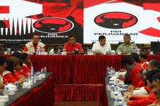 Hadapi Perubahan Iklim,...
