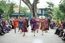 Tenun Ikat Kota Kediri...